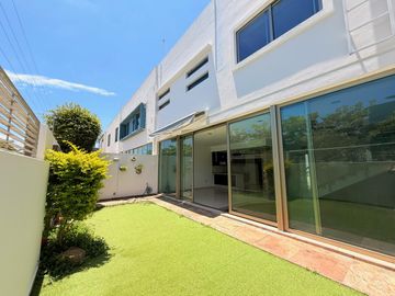 Casa en renta en Solares, en coto Althea