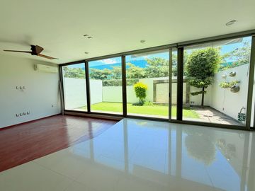 Casa en renta en Solares, en coto Althea
