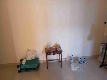 Di jual rumah terawat di Raffles hills Cibubur dibawah harga pasaran rumah luas tanah nya besar