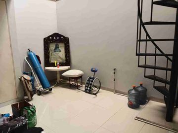 Di jual rumah terawat di Raffles hills Cibubur dibawah harga pasaran rumah luas tanah nya besar