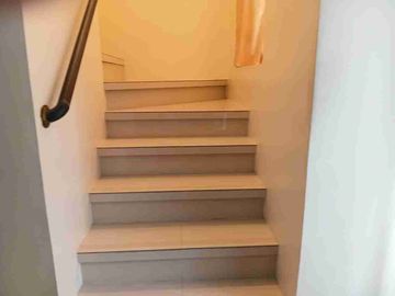 Di jual rumah terawat di Raffles hills Cibubur dibawah harga pasaran rumah luas tanah nya besar