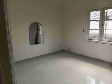 Di jual rumah terawat di Raffles hills Cibubur dibawah harga pasaran rumah luas tanah nya besar