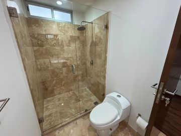 Departamento recién remodelado en Puerta de Hierro | Piso 19, Una Habitación, Balcón, cochera 2 autos