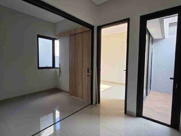 Rumah Flora cakep semi furnish ada kitchen set dengan KT 4 dan kM 2, ada taman depan & belakang juga carport 1