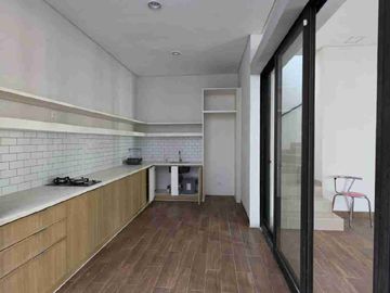 Rumah Flora cakep semi furnish ada kitchen set dengan KT 4 dan kM 2, ada taman depan & belakang juga carport 1