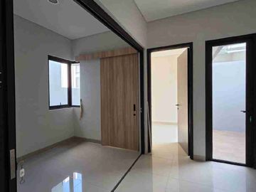Rumah Flora cakep semi furnish ada kitchen set dengan KT 4 dan kM 2, ada taman depan & belakang juga carport 1