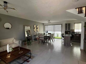 Casa AMUEBLADA en RENTA en Bosques del Dorado.