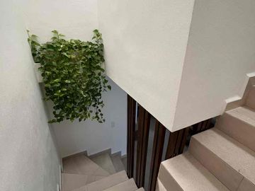 Casa AMUEBLADA en RENTA en Bosques del Dorado.