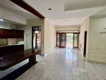 Rumah Tebet Jakarta Selata Posisi Hoek Strategis di Jalan Utama