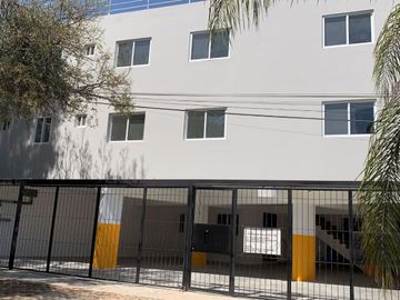 Departamento en renta sobre Av. Guadalupe — Planta baja, 2 recámaras y 2 Baños a una Cuadra de la UNIVA