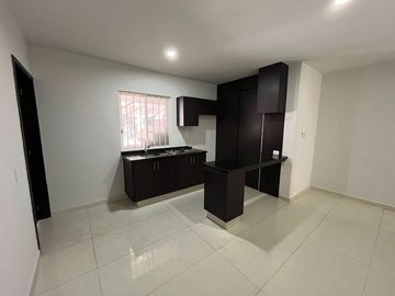 Departamento en renta sobre Av. Guadalupe — Planta baja, 2 recámaras y 2 Baños a una Cuadra de la UNIVA
