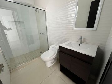 Departamento en renta sobre Av. Guadalupe — Planta baja, 2 recámaras y 2 Baños a una Cuadra de la UNIVA