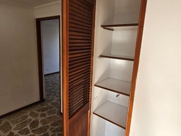 SE VENDE APARTAMENTO EN LAURELES - VELODROMO