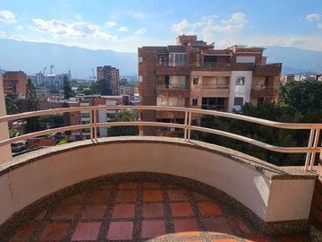 SE VENDE APARTAMENTO EN LAURELES - VELODROMO