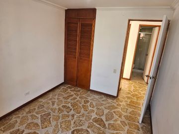 SE VENDE APARTAMENTO EN LAURELES - VELODROMO