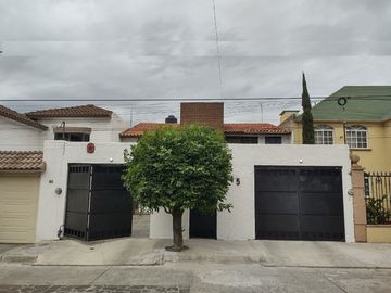 CASA VENTA LOMAS 4A SIN VECINOS AL FRENTE.