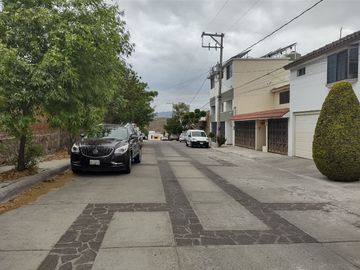 CASA VENTA LOMAS 4A SIN VECINOS AL FRENTE.