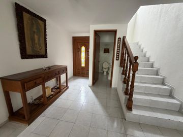 CASA VENTA LOMAS 4A SIN VECINOS AL FRENTE.