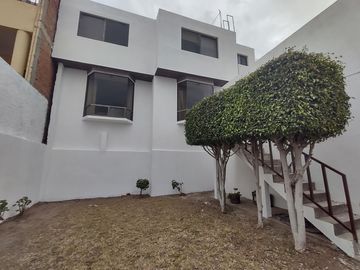 CASA VENTA LOMAS 4A SIN VECINOS AL FRENTE.