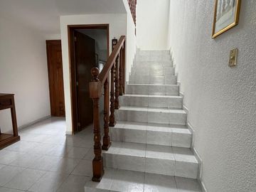 CASA VENTA LOMAS 4A SIN VECINOS AL FRENTE.