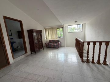CASA VENTA LOMAS 4A SIN VECINOS AL FRENTE.