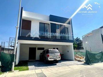 CASA EN VENTA COTO LEVANA RESIDENCIAL - JOCOTÁN - ZONA CHIVAS VERDE VALLE - RINCONADA DEL BOSQUE