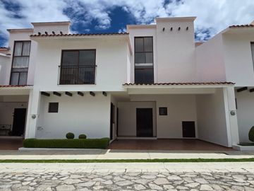 CASA EN RENTA, 3 NIVELES, PRIVADA RESIDENCIAL EN SAN CRISTOBAL DE LAS CASAS, CHIAPAS