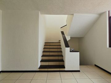 CASA EN RENTA, 3 NIVELES, PRIVADA RESIDENCIAL EN SAN CRISTOBAL DE LAS CASAS, CHIAPAS