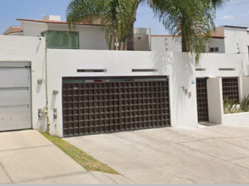 EXCELENTE OPORTUNIDAD CASA EN JURIQUILLA QUERÉTARO