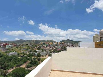 Casa en Renta con Roof Garden y 3 Recámaras | Haciendas del Marfil, Guanajuato