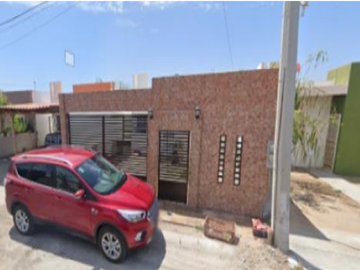 VENTA DE HERMOSA CASA EN  FRACCIONAMIENTO CON AREAS VERDES LA PAZ BCS