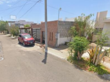 VENTA DE HERMOSA CASA EN  FRACCIONAMIENTO CON AREAS VERDES LA PAZ BCS