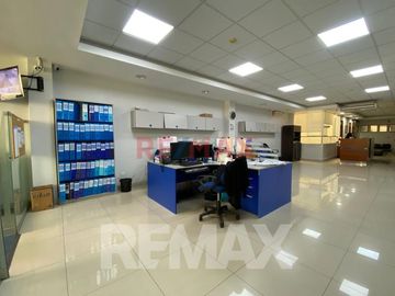 EDIFICIO COMERCIAL EN VENTA 1,133 M² – AV. ARGENTINA, CERCADO DE LIMA