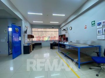 EDIFICIO COMERCIAL EN VENTA 1,133 M² – AV. ARGENTINA, CERCADO DE LIMA