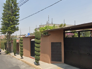 ¡CASA EN VENTA MUY AMPLIA Y COMODA A UN LADO DEL CERRO DE LA ESTRELLA! INVIERTE EN REMATE HIPOTECARIO Y AMPLIA TU PATRIMONIO