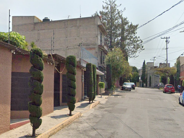 ¡CASA EN VENTA MUY AMPLIA Y COMODA A UN LADO DEL CERRO DE LA ESTRELLA! INVIERTE EN REMATE HIPOTECARIO Y AMPLIA TU PATRIMONIO