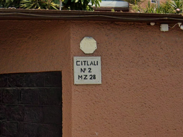 ¡CASA EN VENTA MUY AMPLIA Y COMODA A UN LADO DEL CERRO DE LA ESTRELLA! INVIERTE EN REMATE HIPOTECARIO Y AMPLIA TU PATRIMONIO