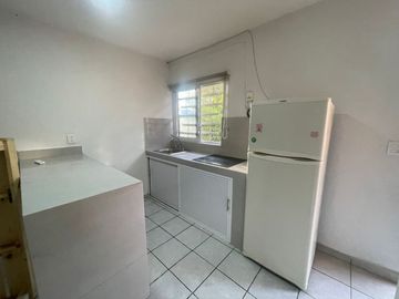DEPARTAMENTO AMUEBLADO DE 1 REC, PLANTA BAJA, FRANCISCO VILLA. $6,000