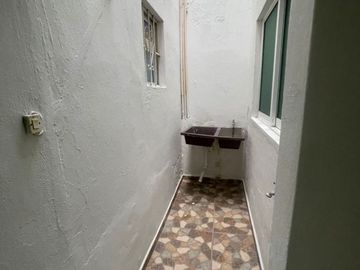 DEPARTAMENTO AMUEBLADO DE 1 REC, PLANTA BAJA, FRANCISCO VILLA. $6,000