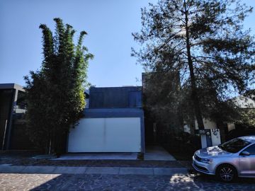 SE RENTA CASA EN LA CAMPIÑA CON ALBERCA