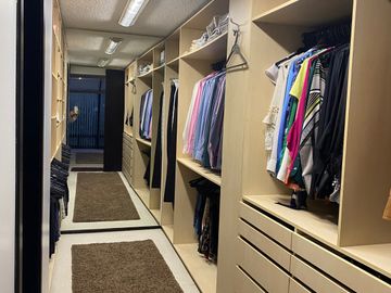 VENDO HERMOSA CASA EN URB PRIVADA CUMBAYA, PROX USFQ