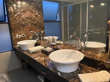 VENDO HERMOSA CASA EN URB PRIVADA CUMBAYA, PROX USFQ