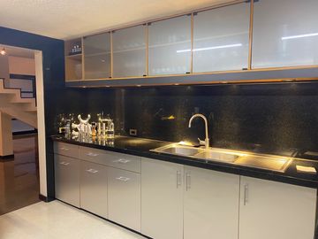 VENDO HERMOSA CASA EN URB PRIVADA CUMBAYA, PROX USFQ