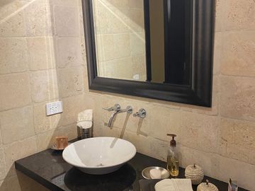 VENDO HERMOSA CASA EN URB PRIVADA CUMBAYA, PROX USFQ
