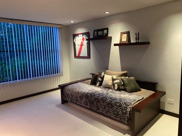 VENDO HERMOSA CASA EN URB PRIVADA CUMBAYA, PROX USFQ