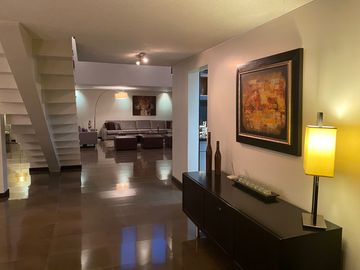 VENDO HERMOSA CASA EN URB PRIVADA CUMBAYA, PROX USFQ