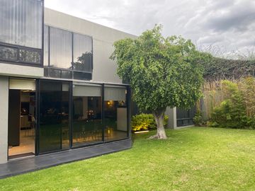 VENDO HERMOSA CASA EN URB PRIVADA CUMBAYA, PROX USFQ