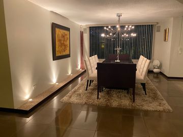 VENDO HERMOSA CASA EN URB PRIVADA CUMBAYA, PROX USFQ