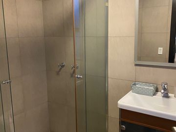 VENDO HERMOSA CASA EN URB PRIVADA CUMBAYA, PROX USFQ