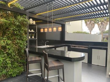 VENDO HERMOSA CASA EN URB PRIVADA CUMBAYA, PROX USFQ
